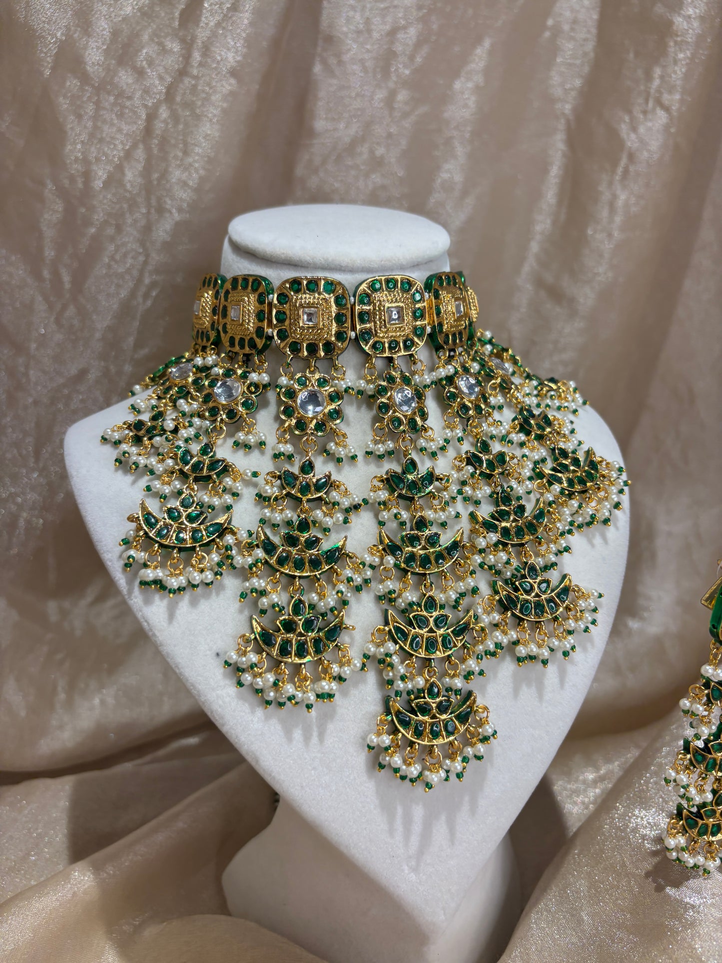 Emerald green choker set