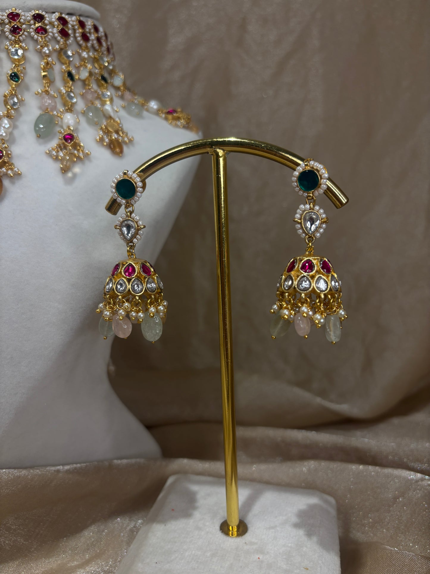 Multi-colour choker set