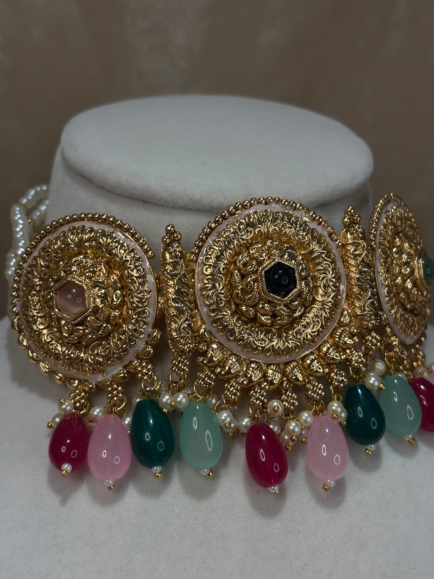 Multi-colour antique gold choker set
