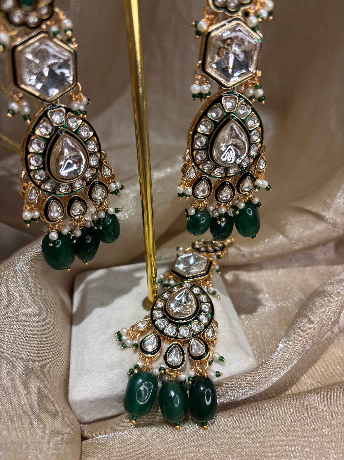Heavy green choker set