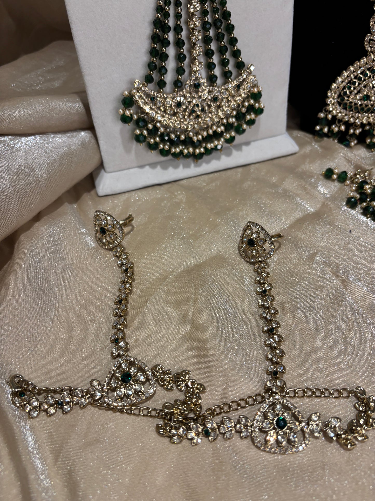Heavy emerald green set