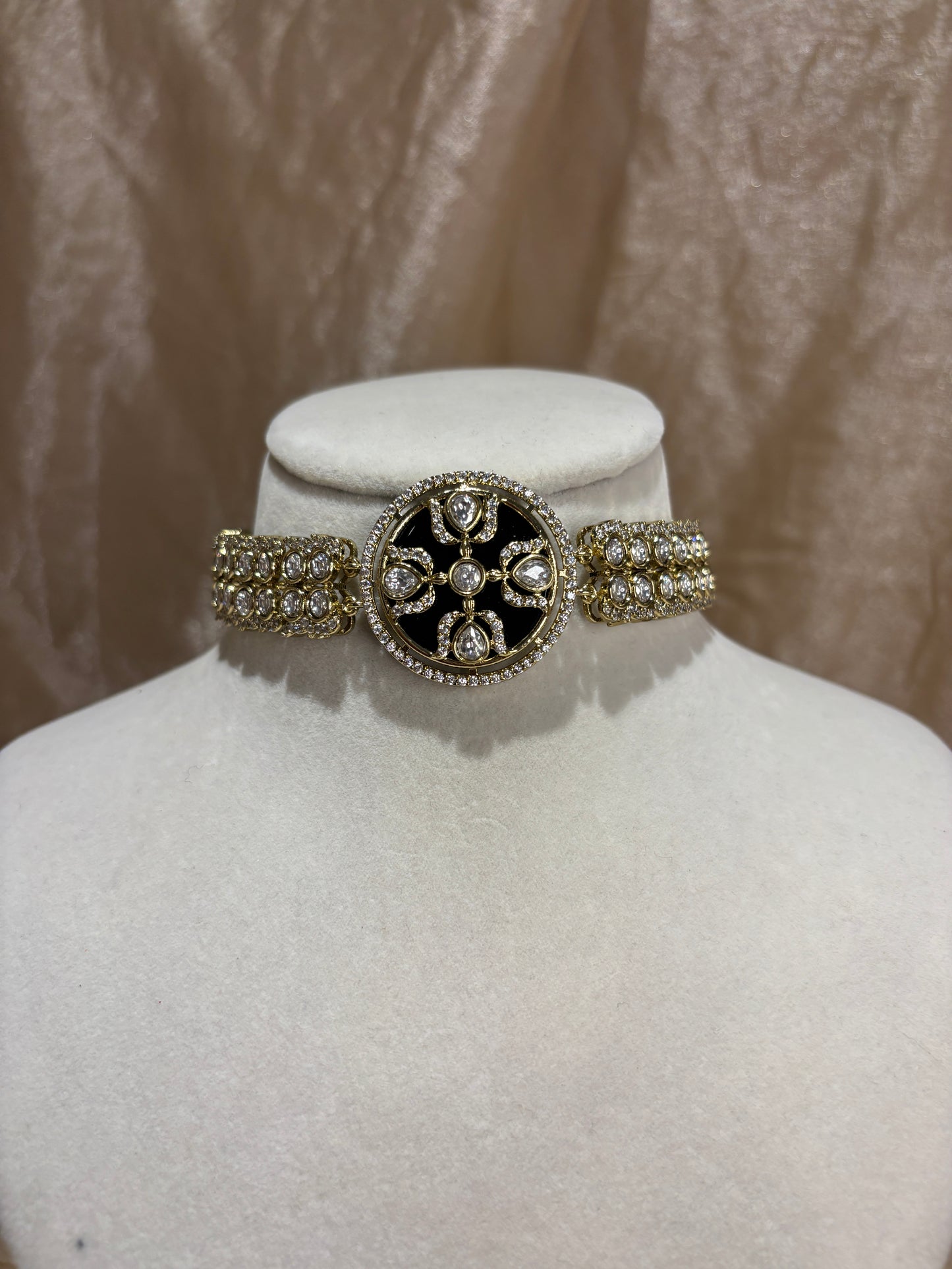 Black choker set