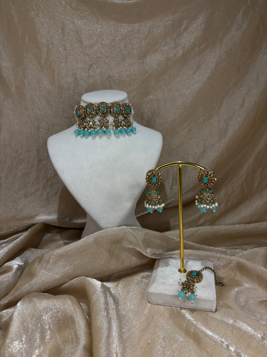Light blue choker set