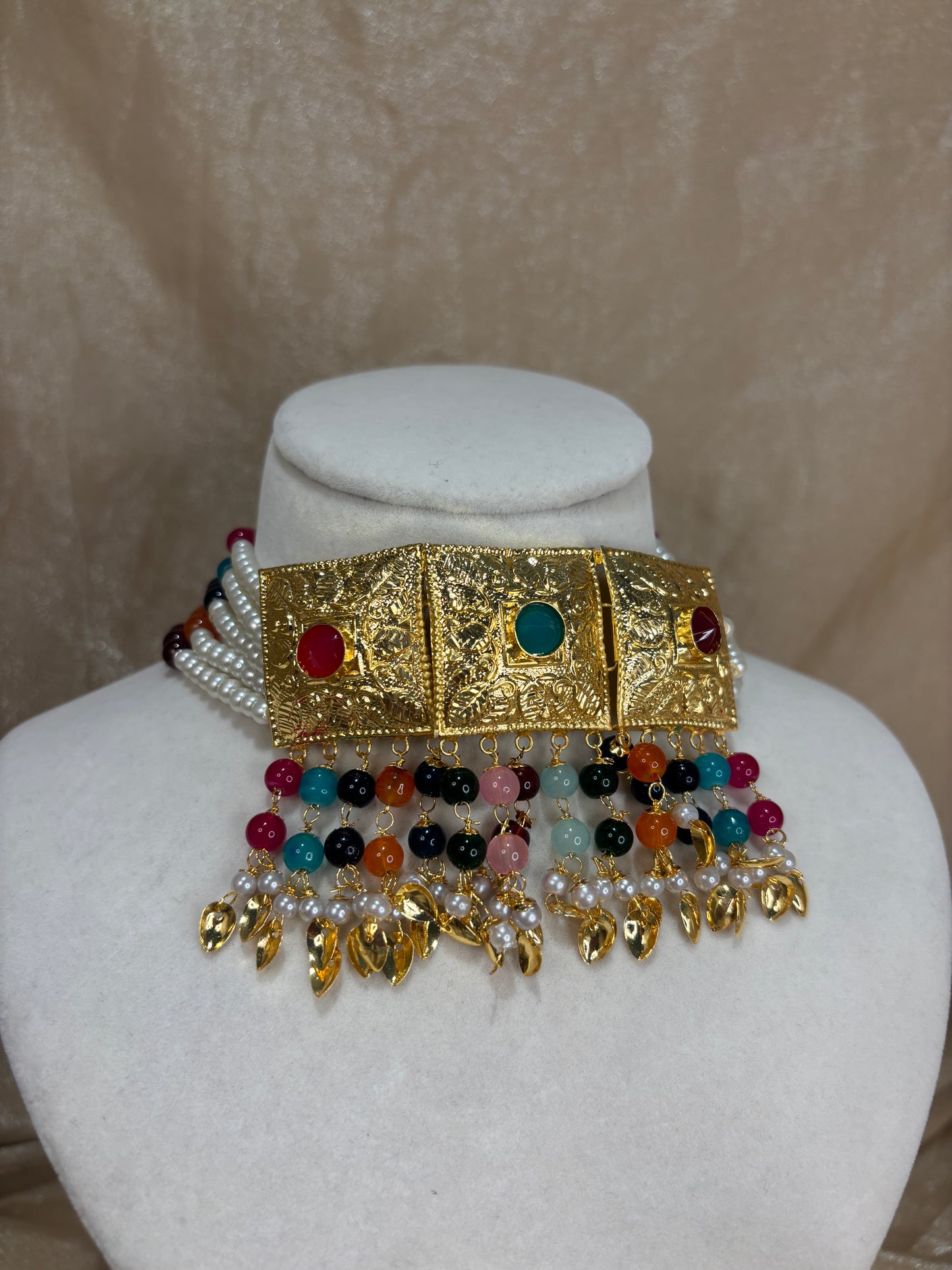 Multi-colour jadau choker set