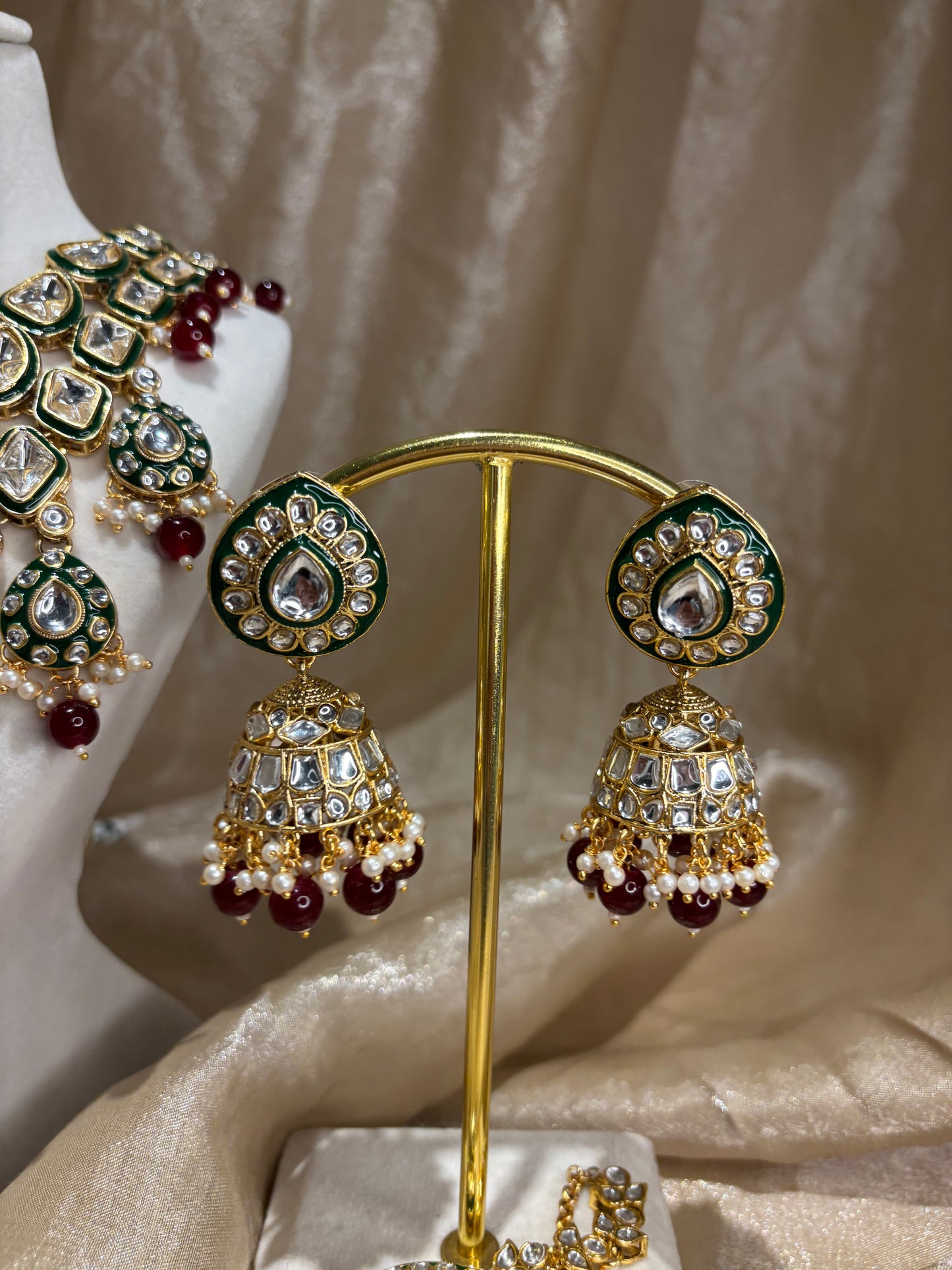 Maroon necklace set