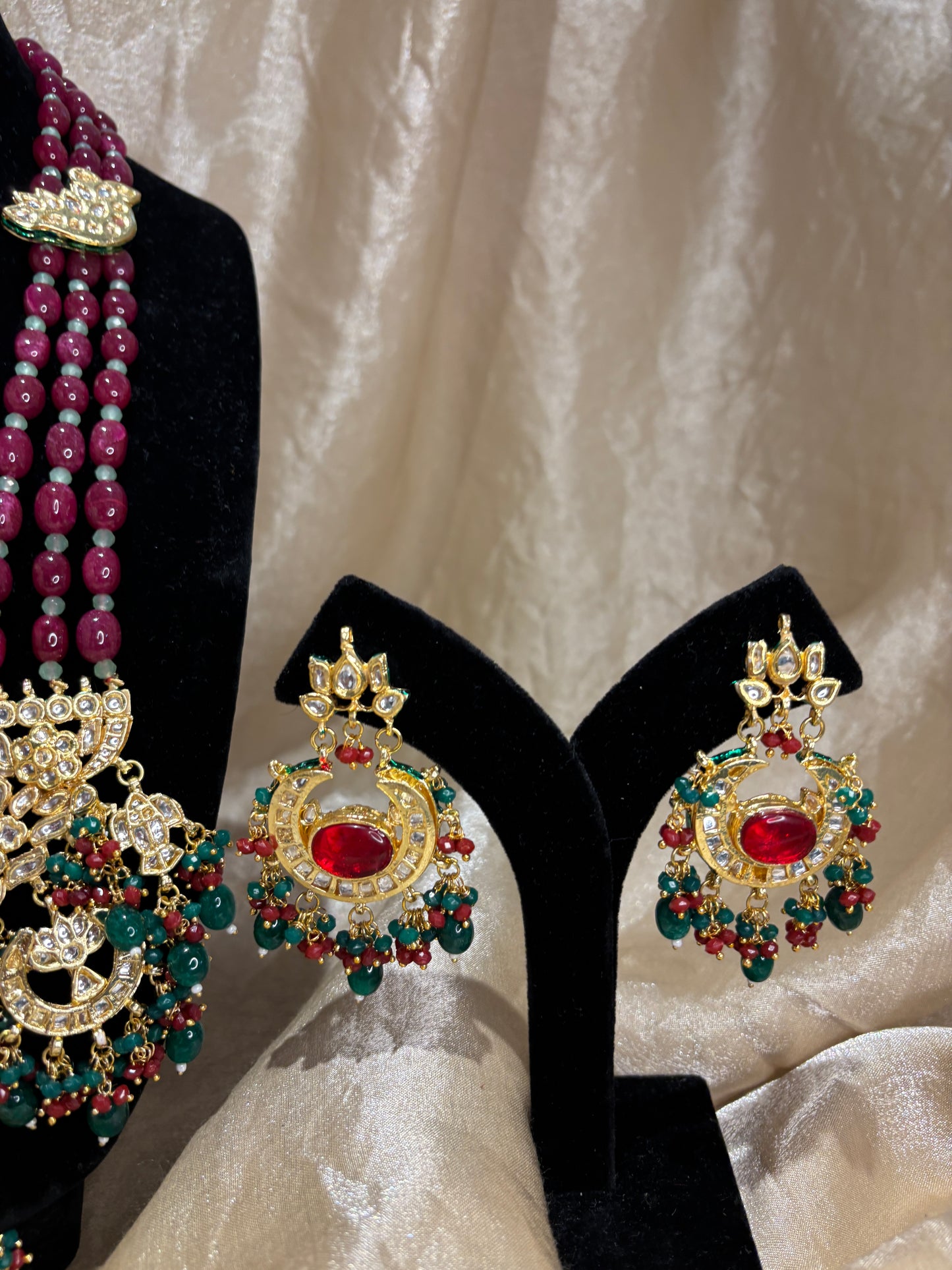 Maroon necklace set