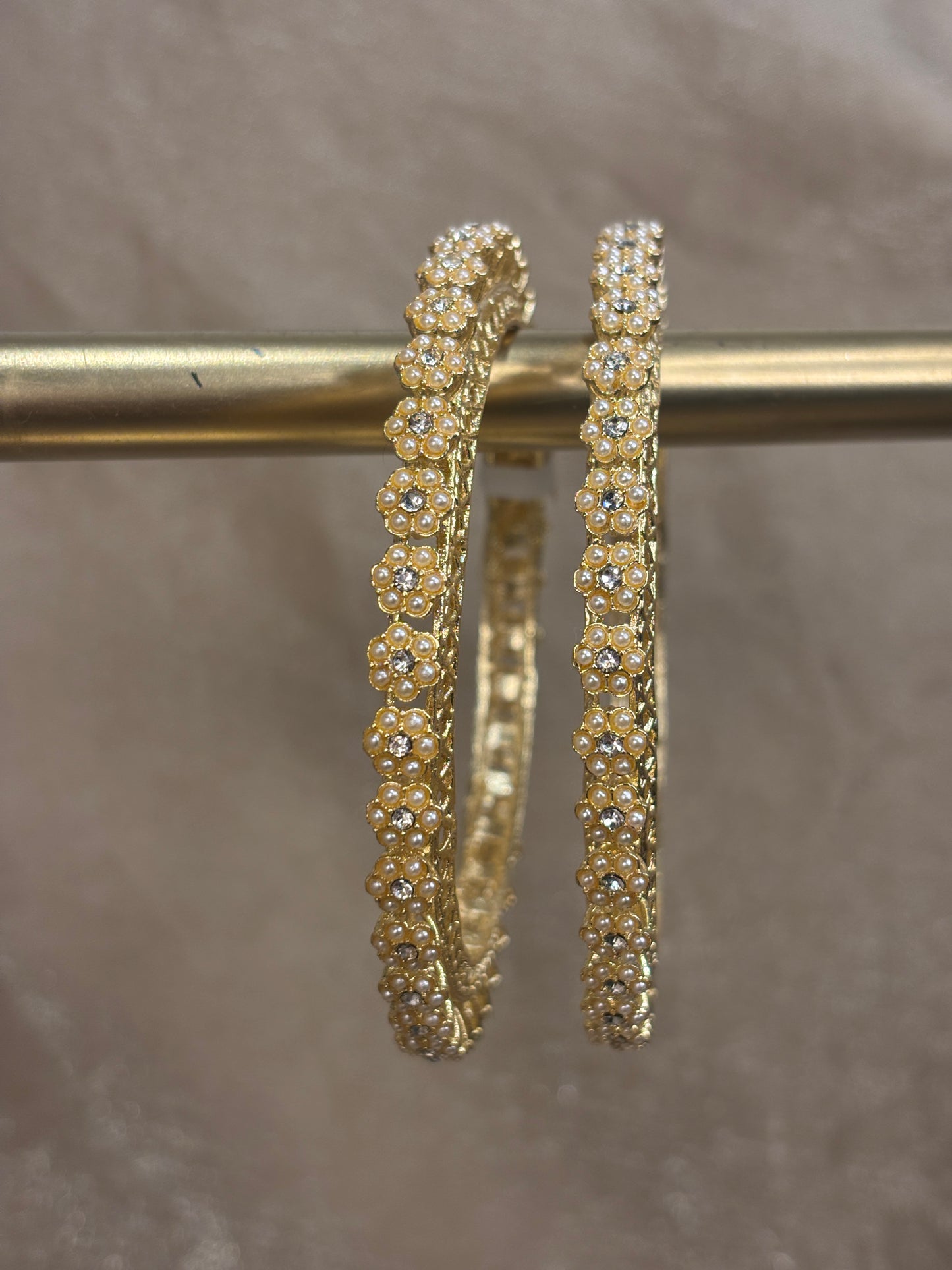 Gold flower detail kare