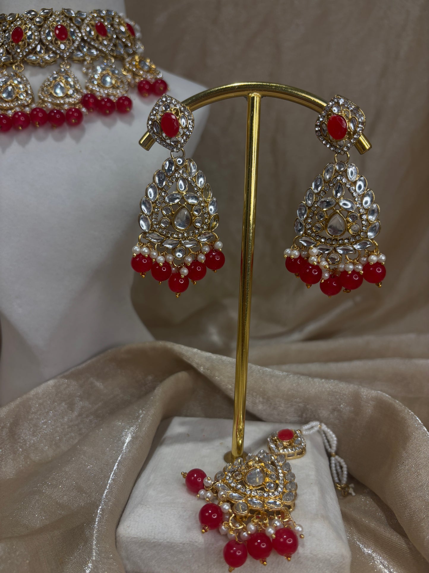 Red choker set