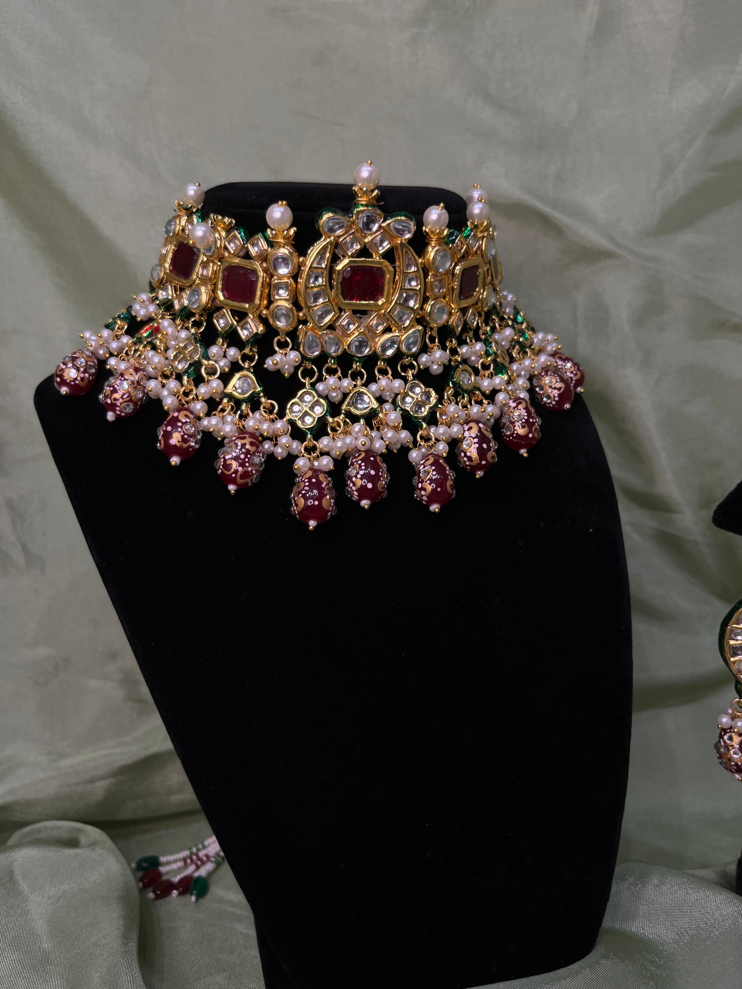 Maroon thappa kundan choker