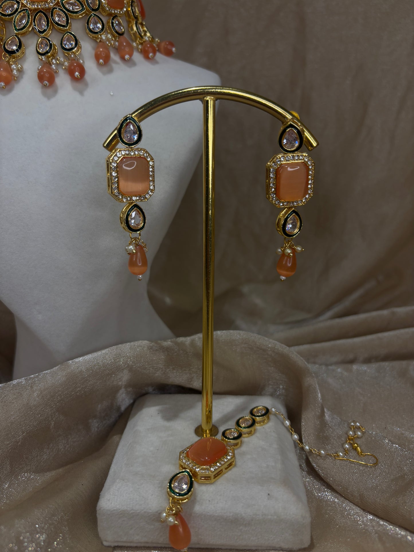 Orange choker set