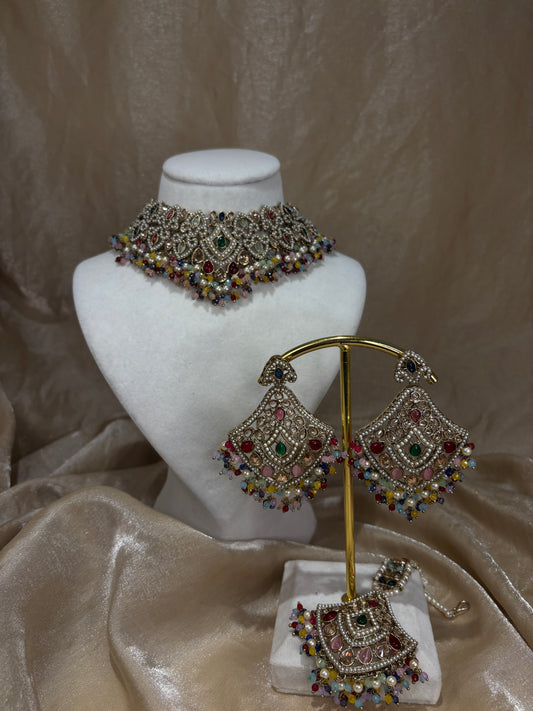 Multi-colour choker set