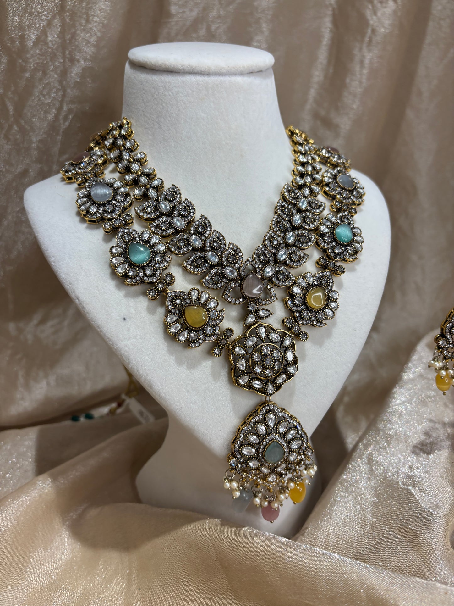 Multi coloured necklace set