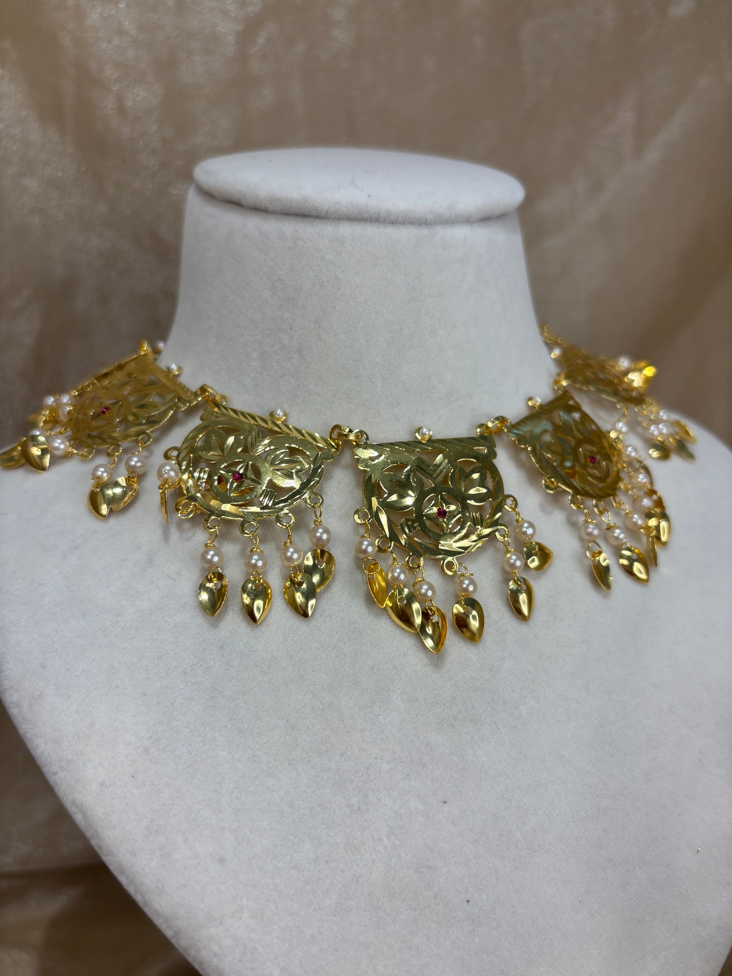 Traditional jadau necklace set