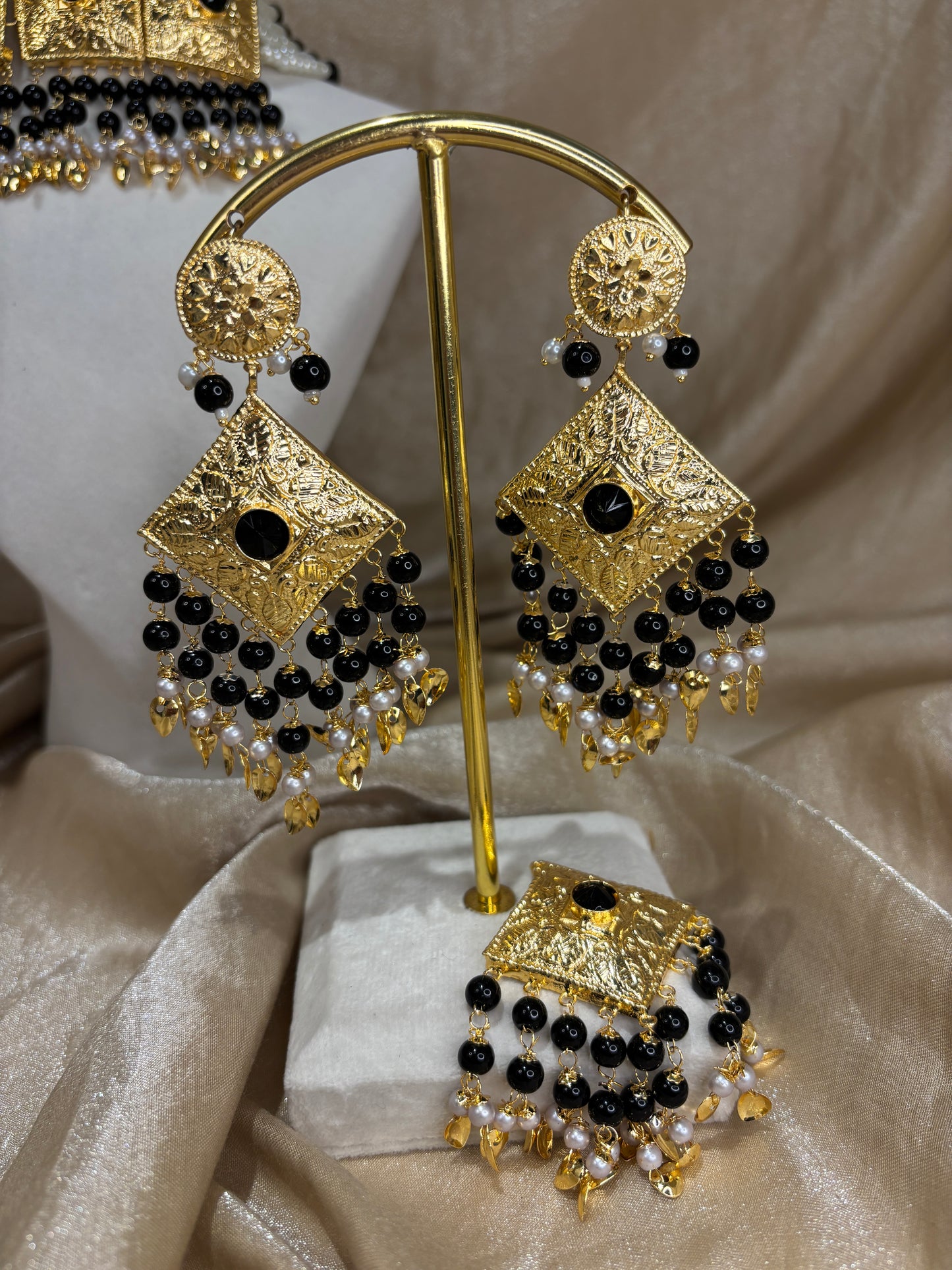 Black jadau choker set