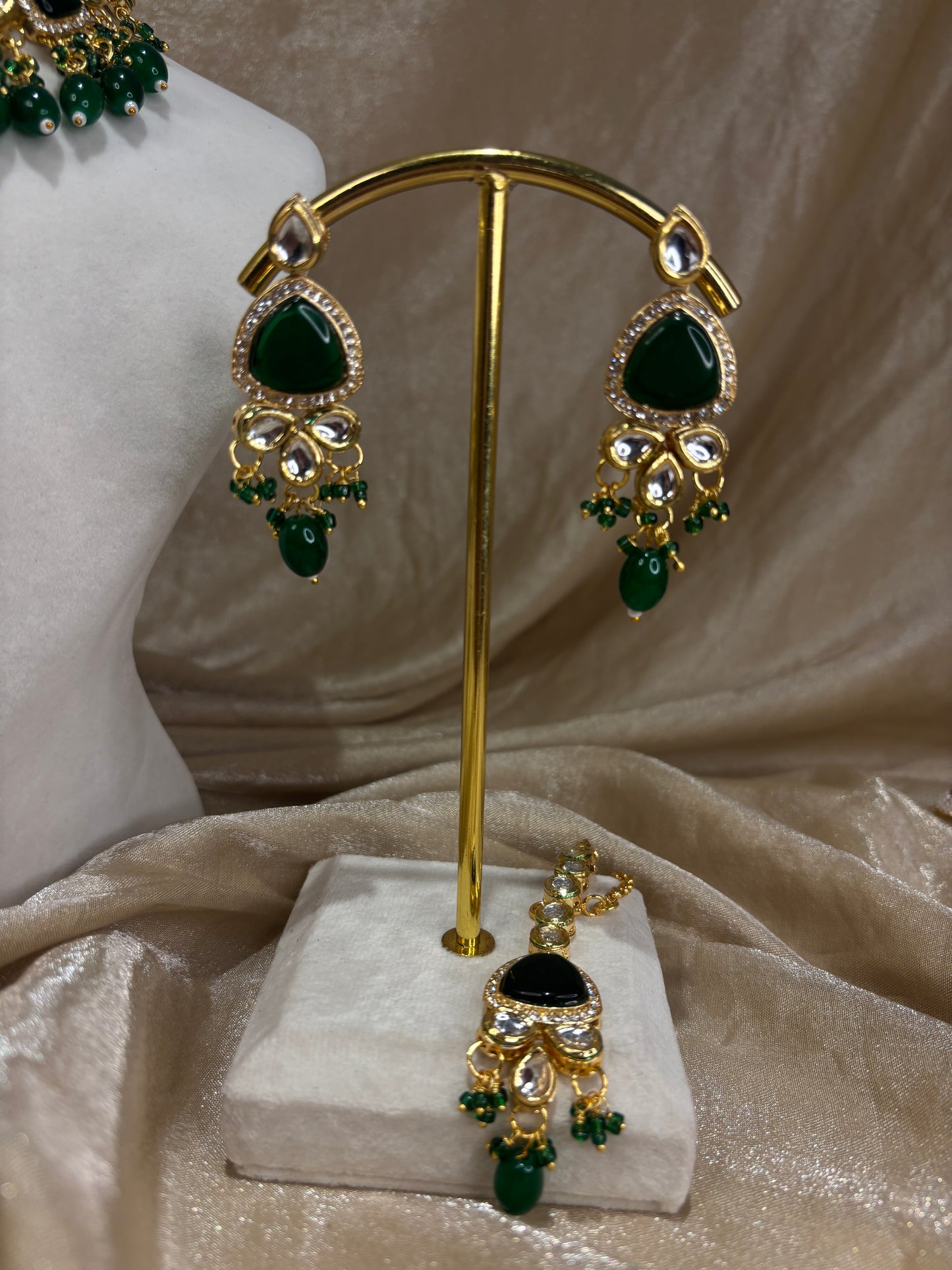 Emerald green Mona Lisa choker set
