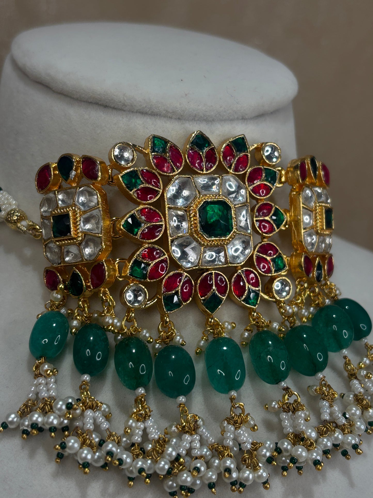 Red/emearld green choker set