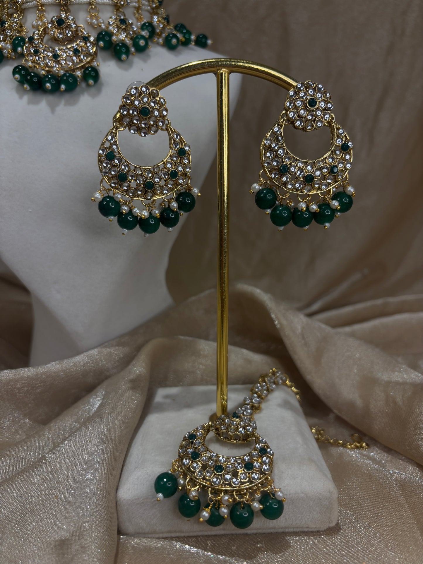 Emerald green choker set