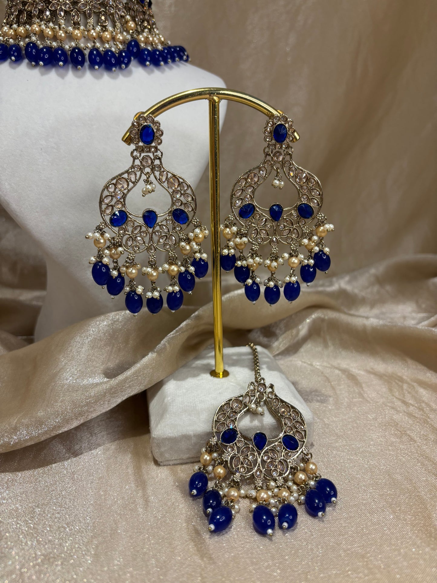 Royal blue choker set