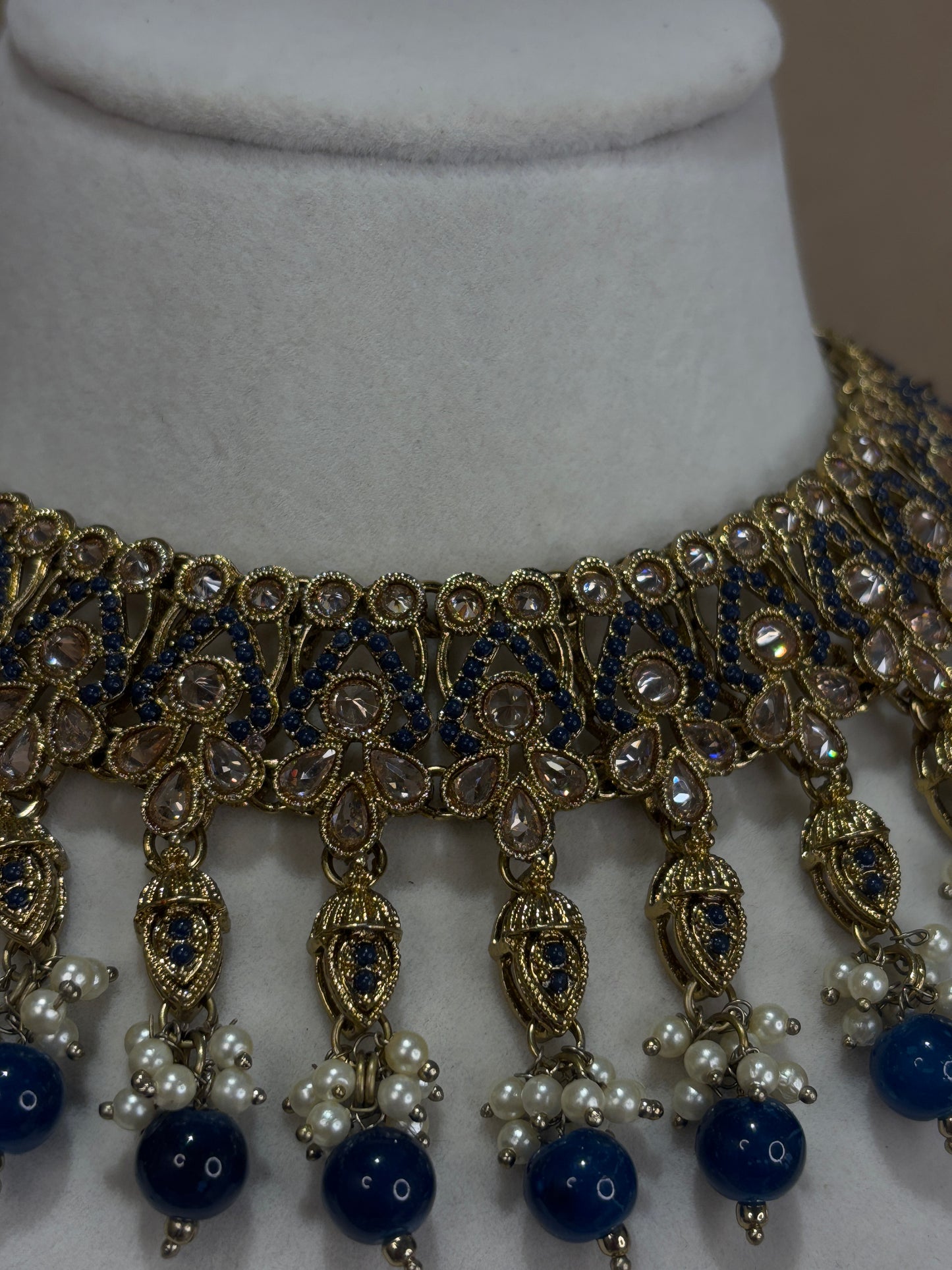 Navy blue necklace set