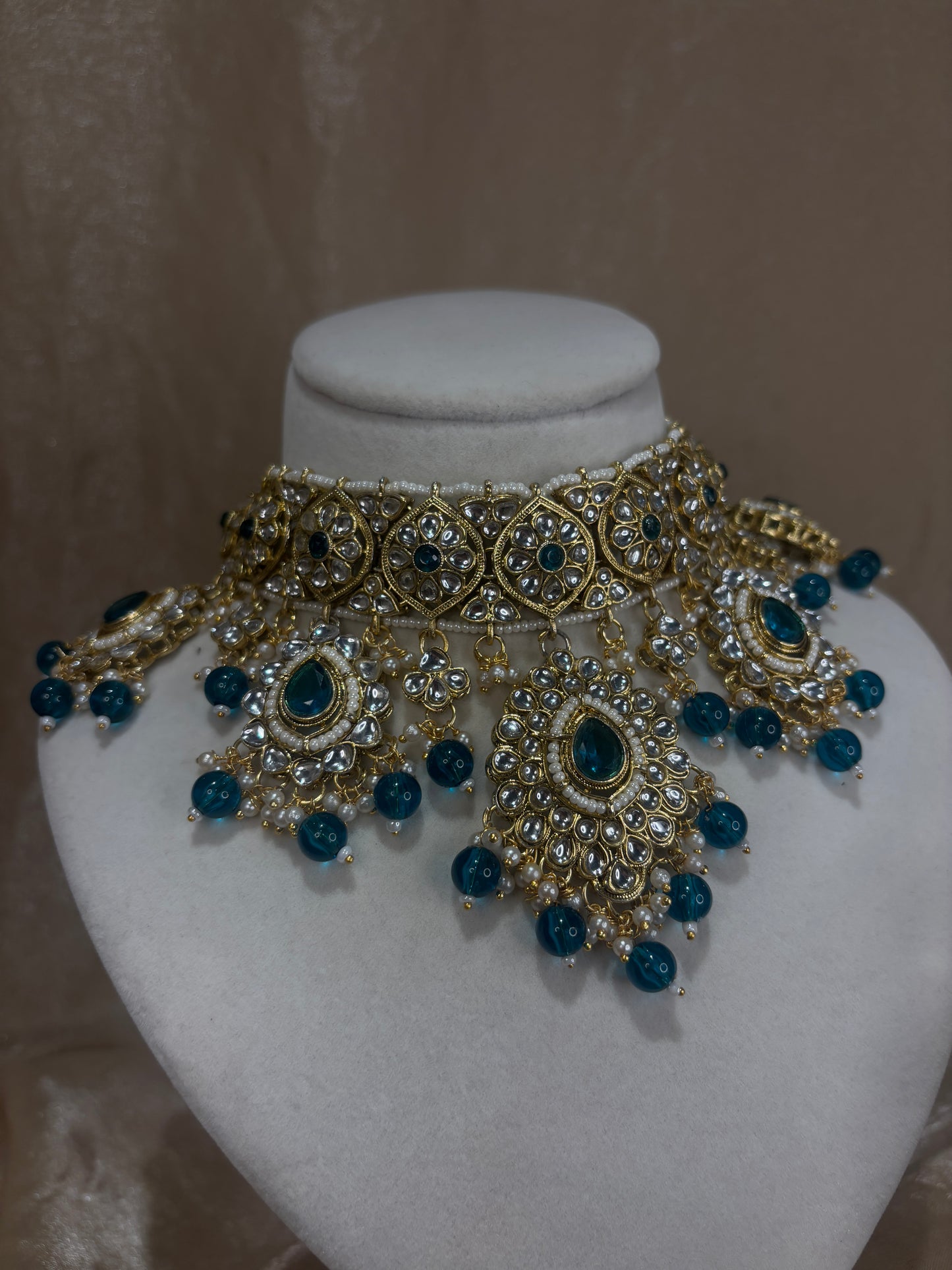 Teal choker set