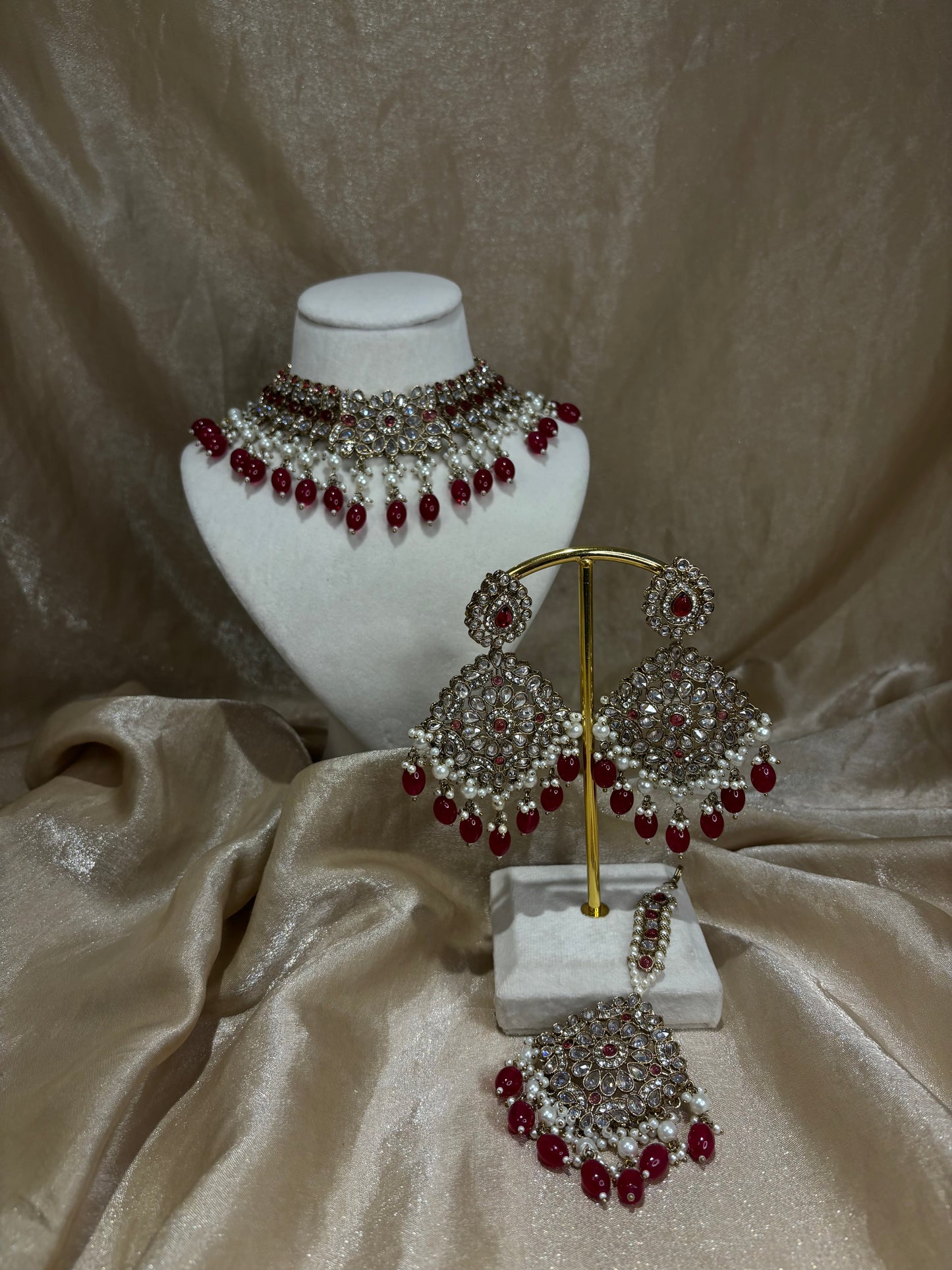 Red choker set
