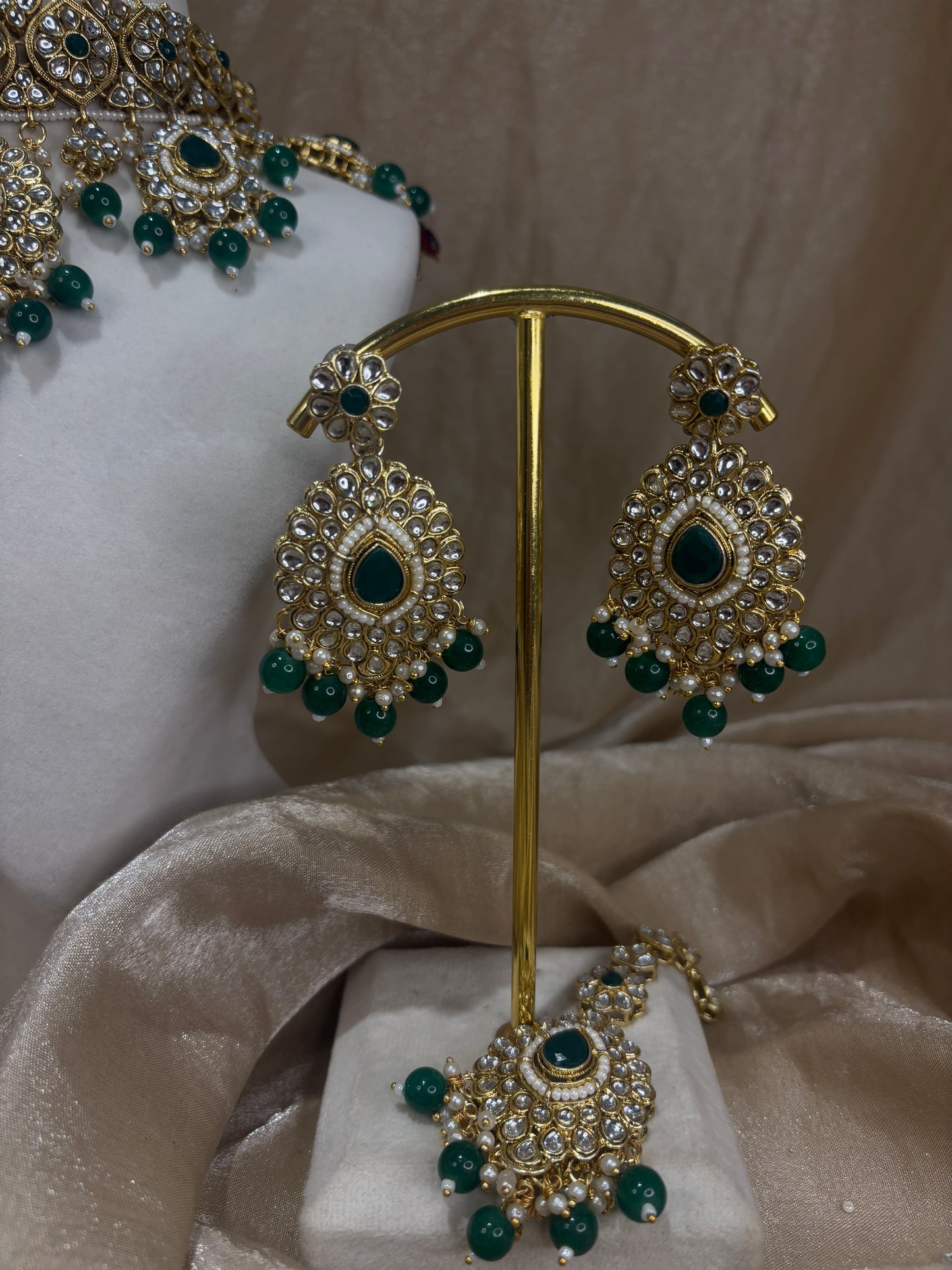 Emerald green choker set