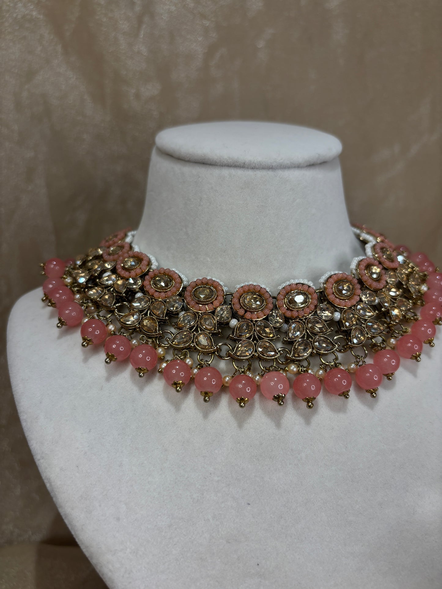 Peach/pink necklace set