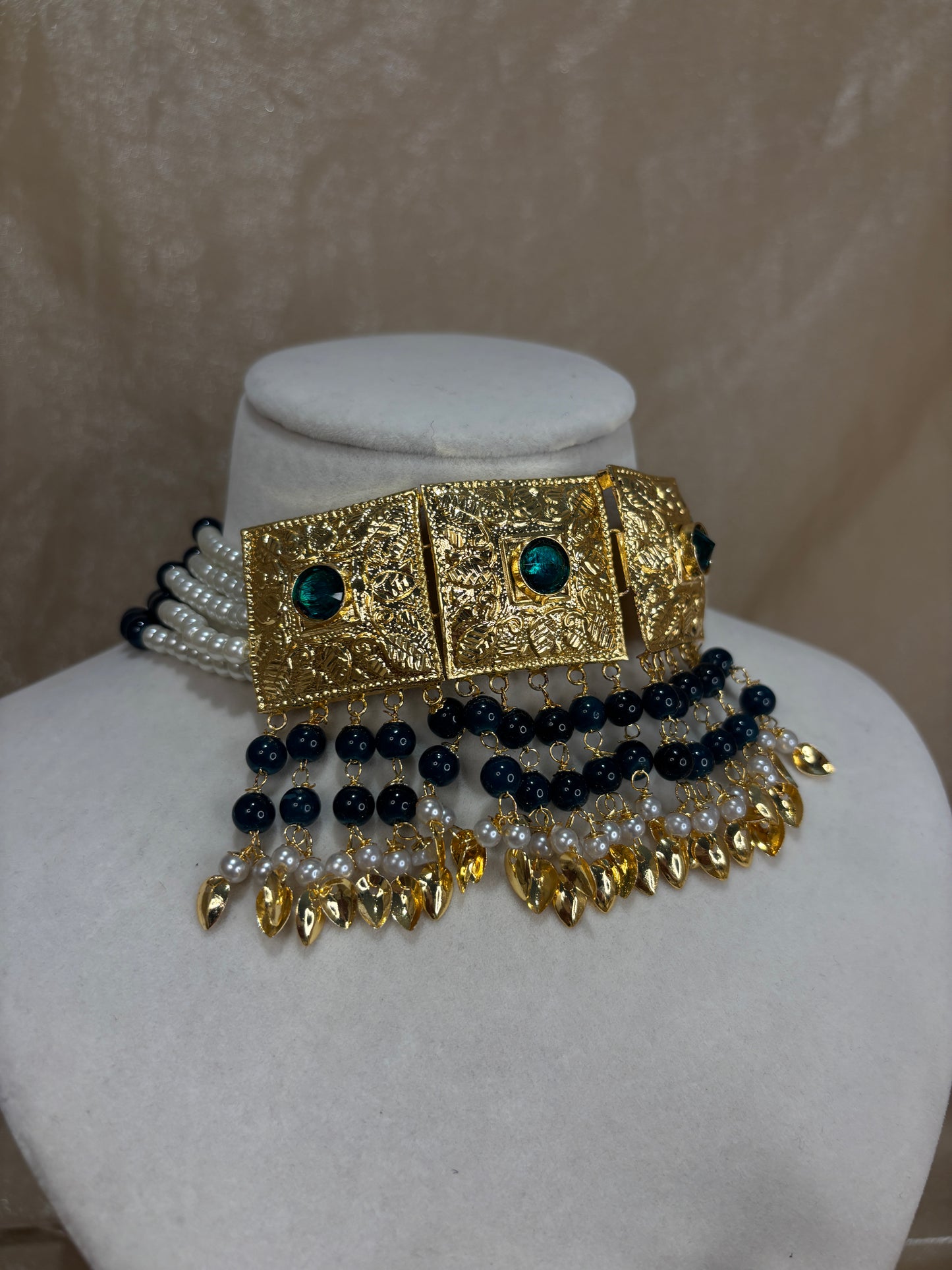 Green/dark teal jadau choker set