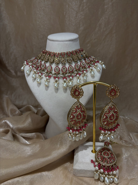 Statement red choker set