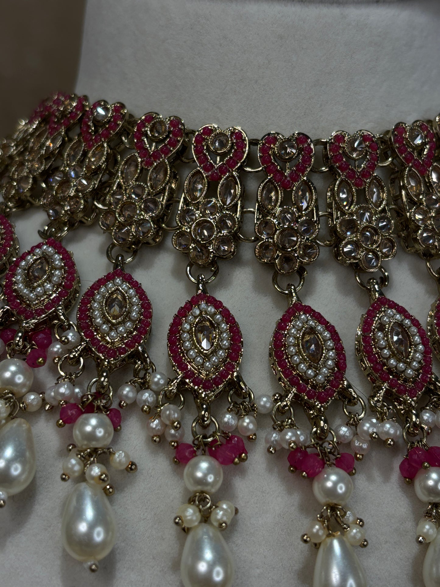 Statement red choker set