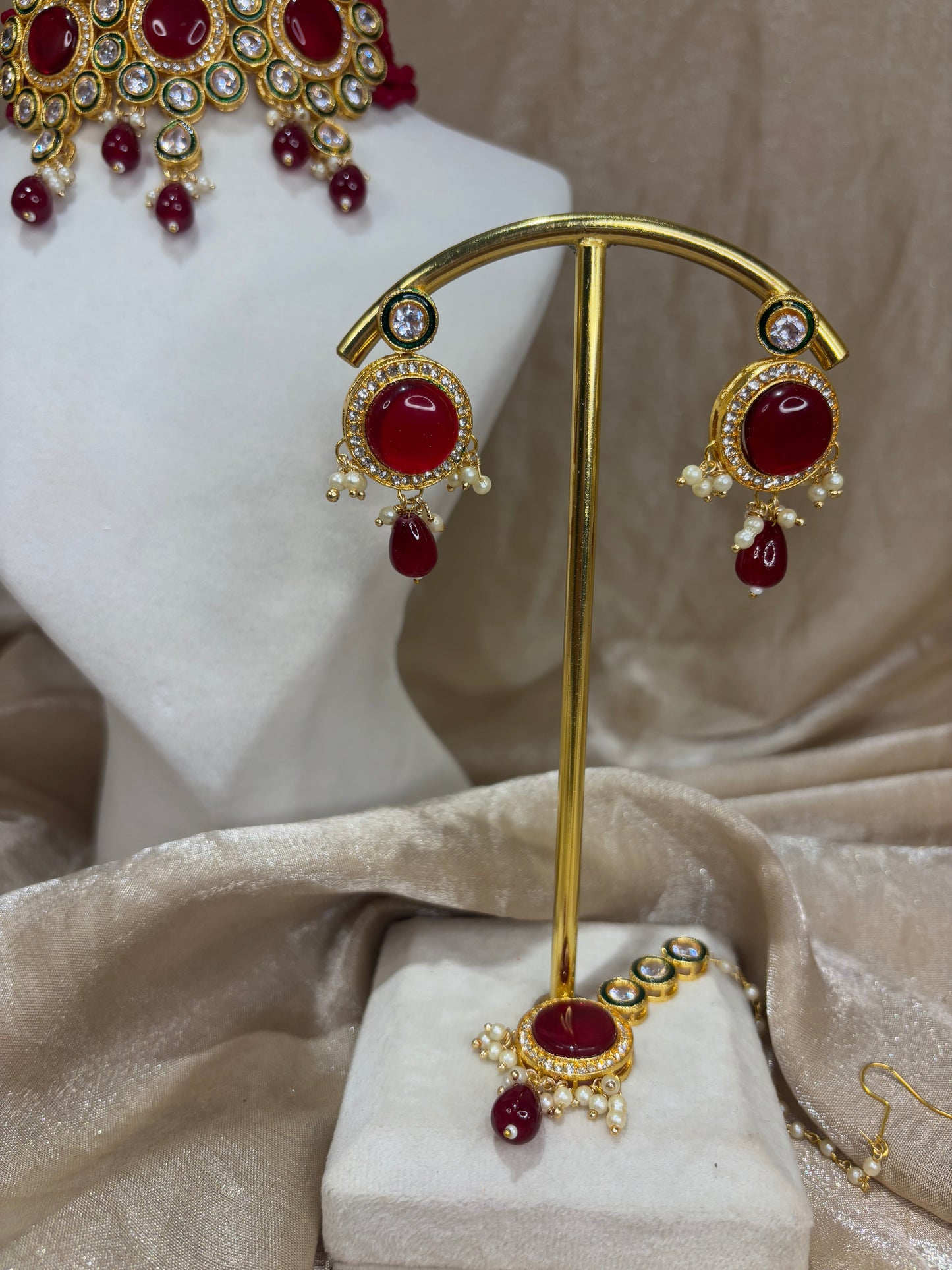 Maroon choker set