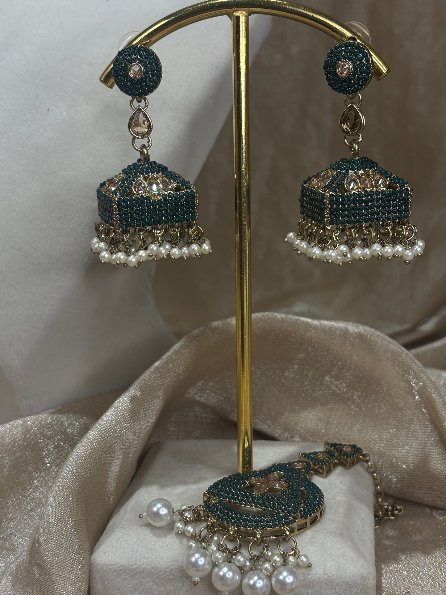 Emerald green choker set