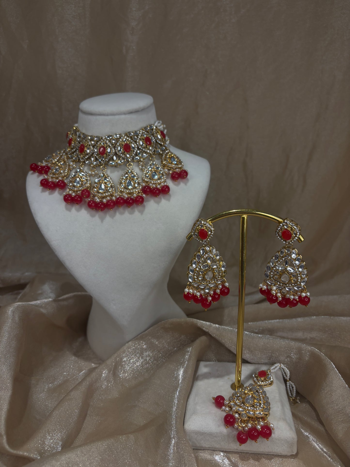 Red choker set