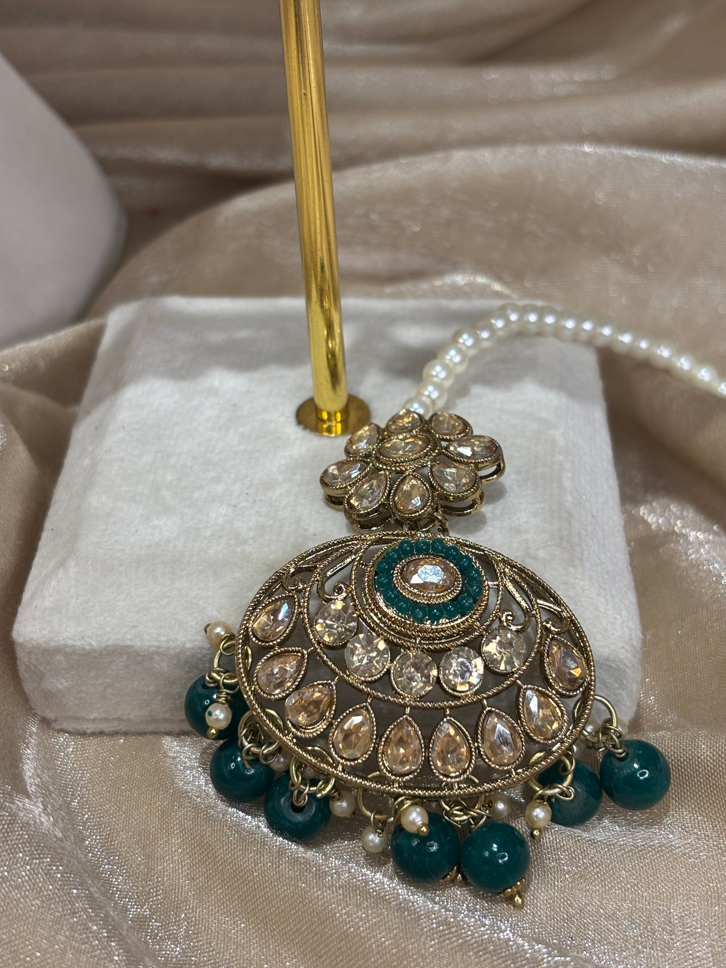 Emearld green necklace set