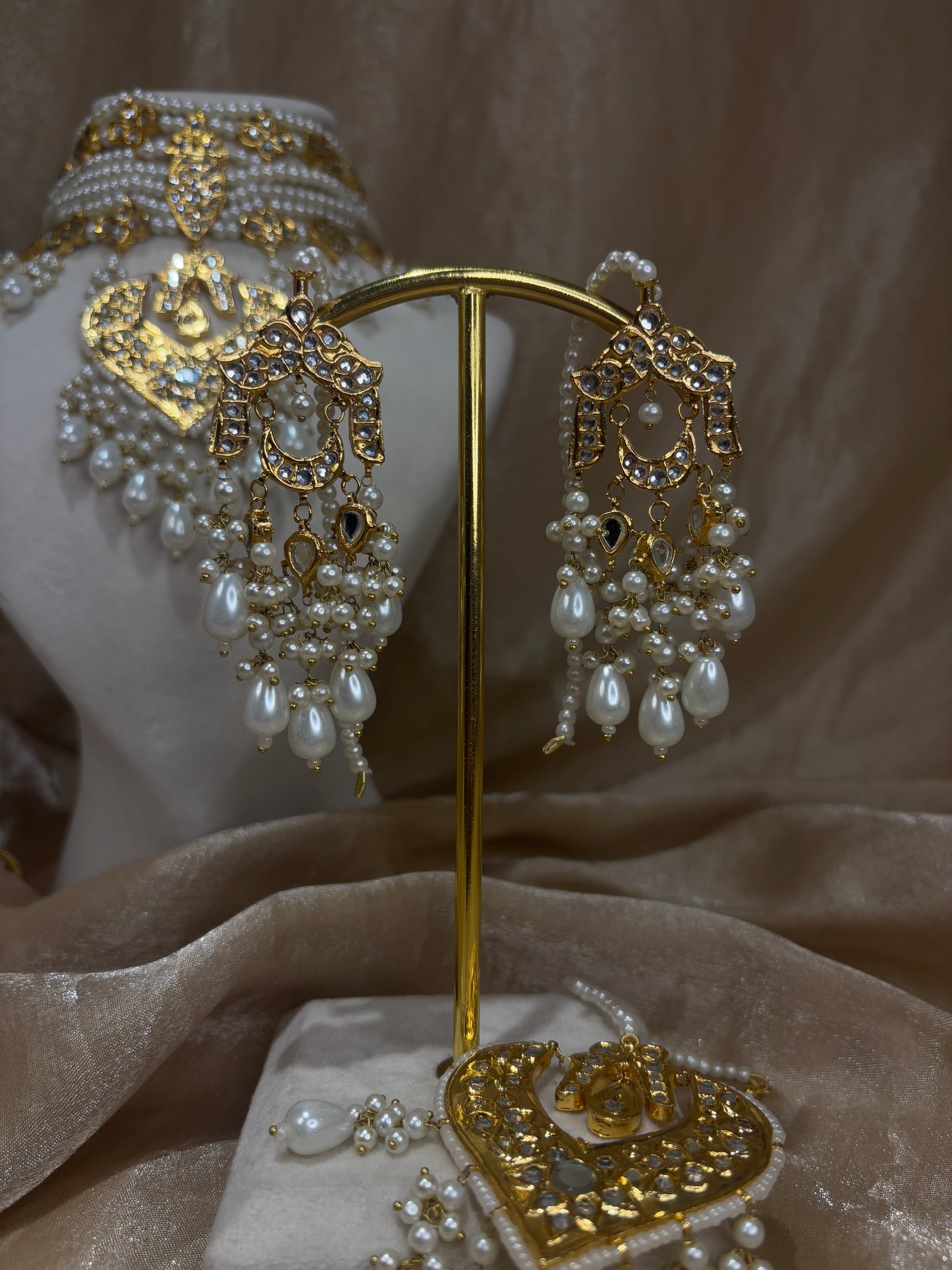 Gold thappa kundan choker set