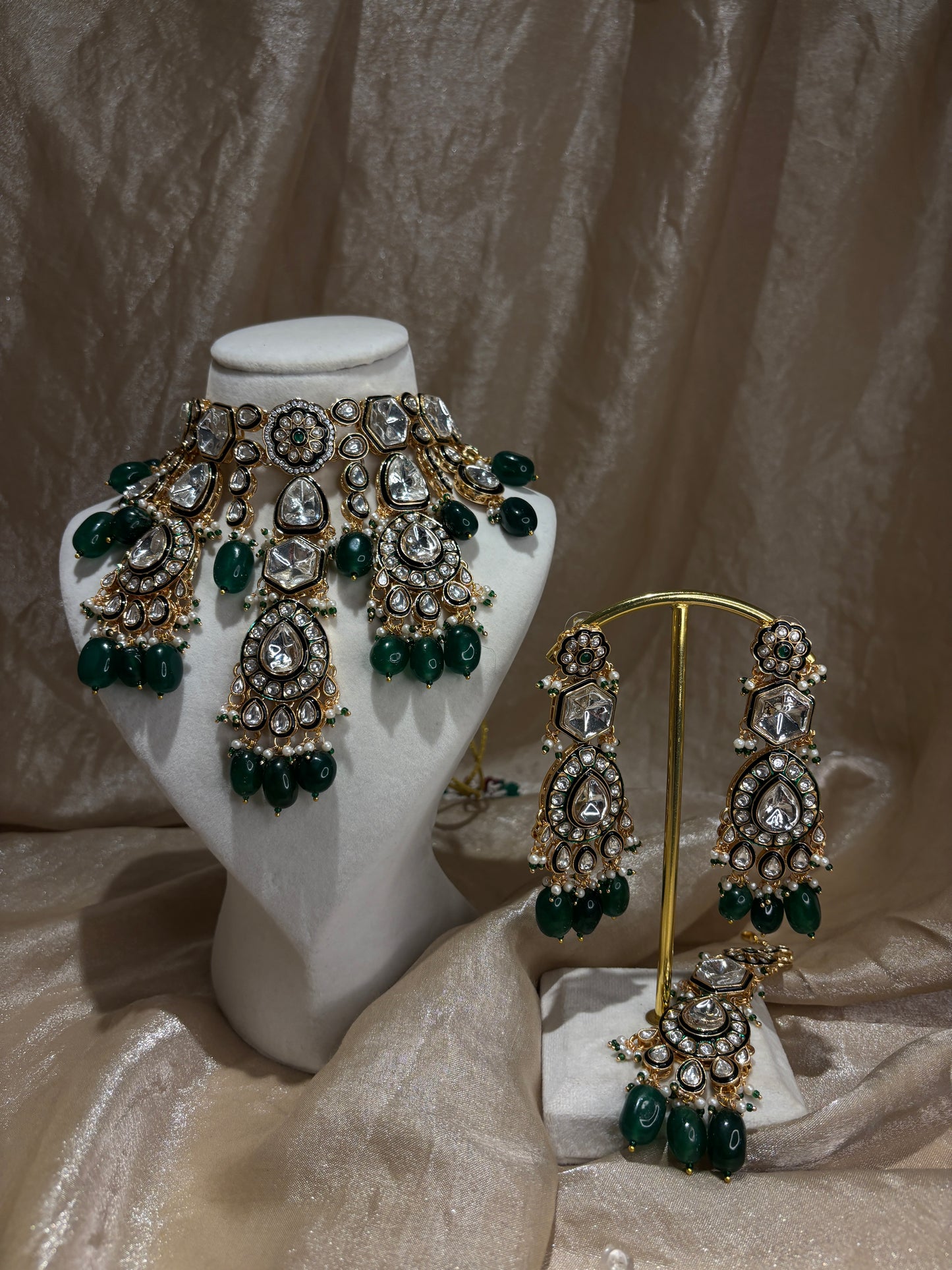 Heavy green choker set
