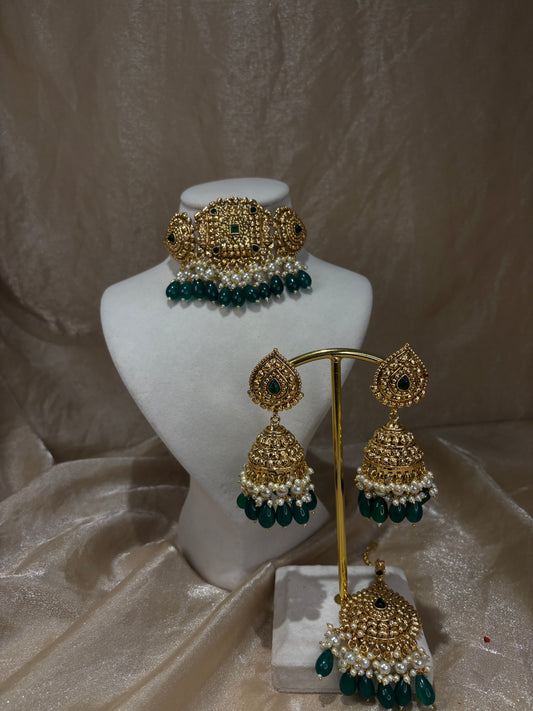 Emerald green antique gold choker set