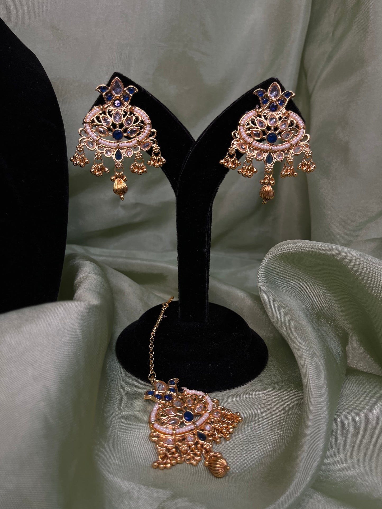 Navy blue choker set