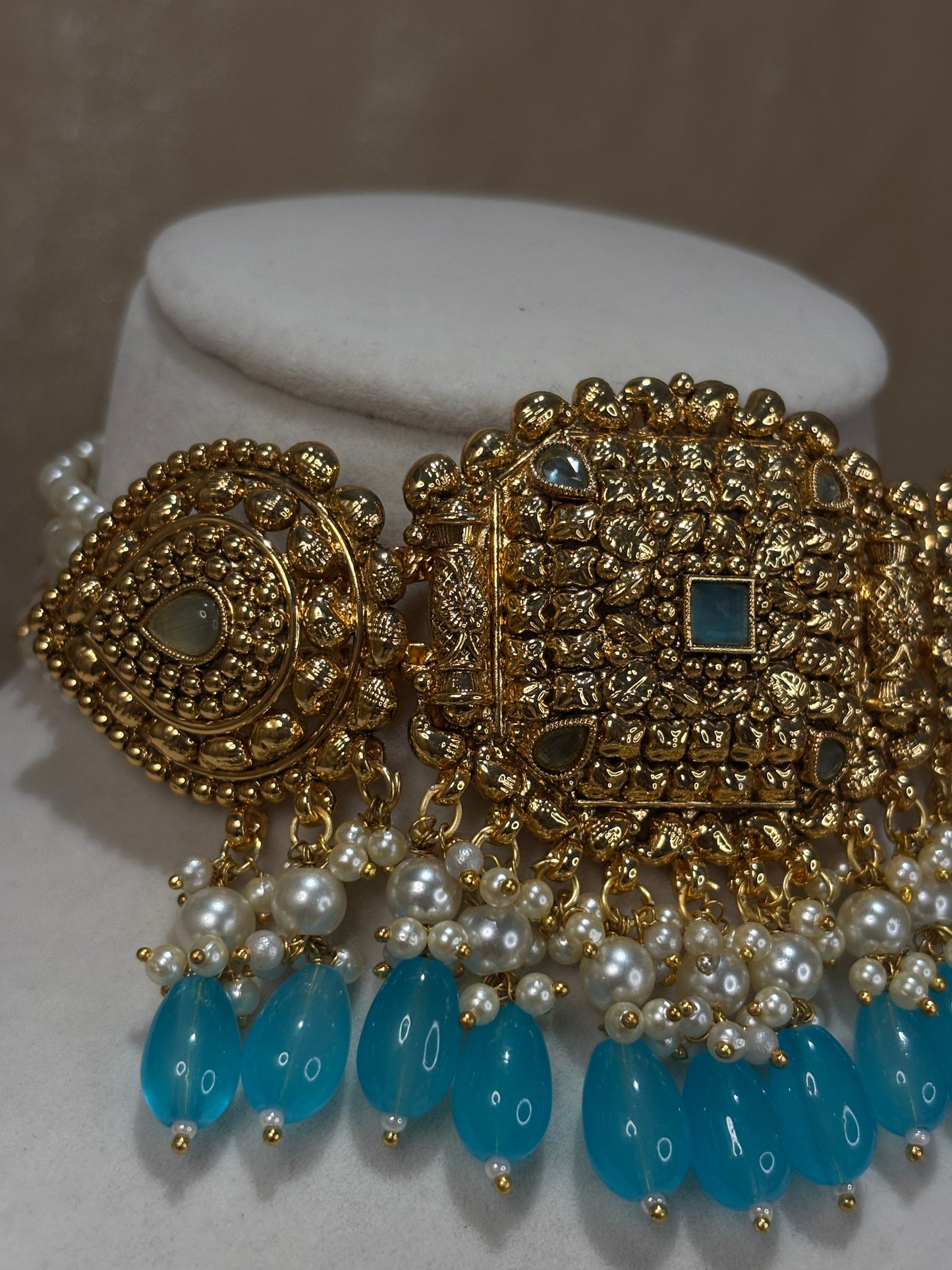 Blue antique gold choker set