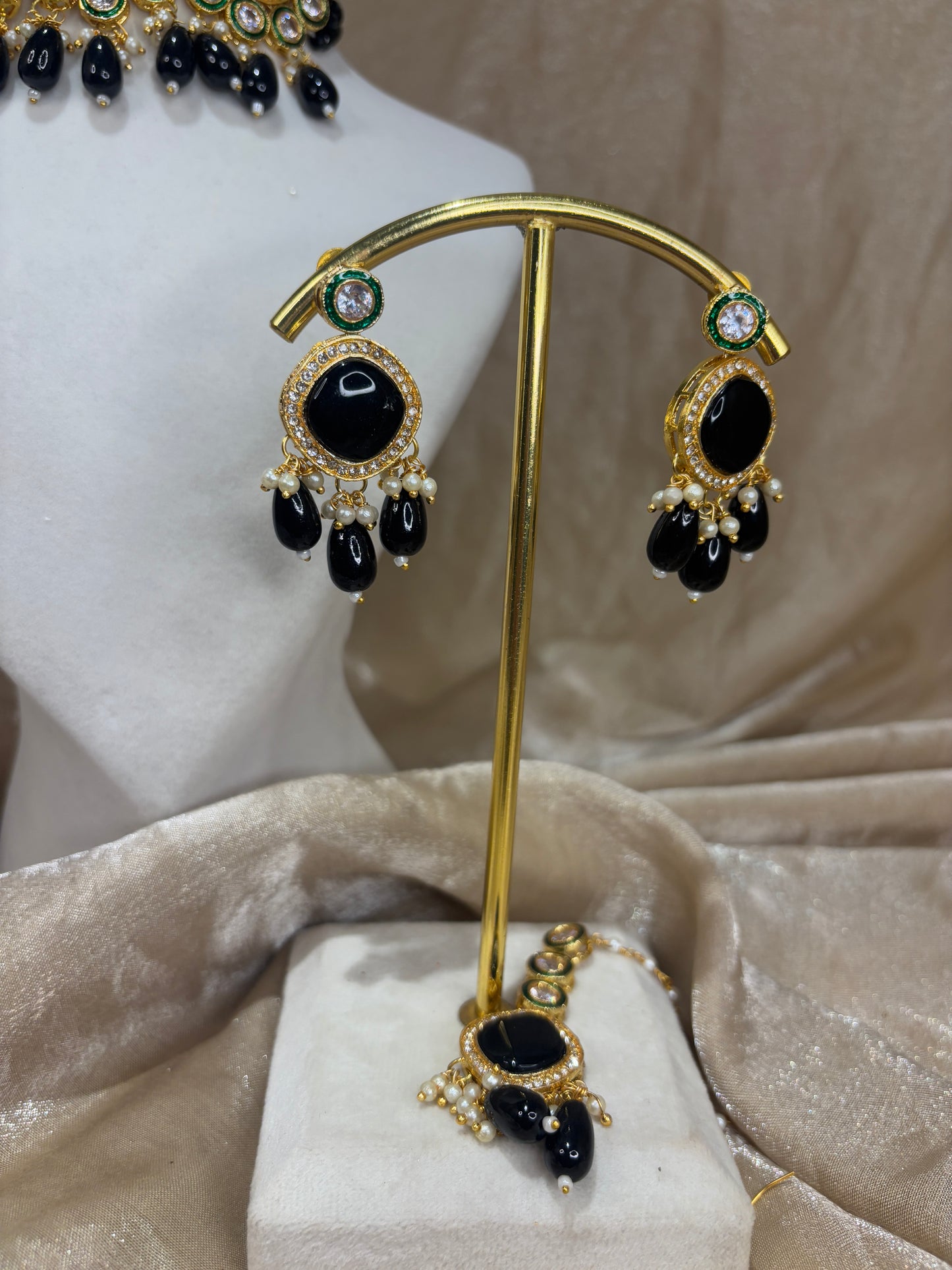 Black flower choker set