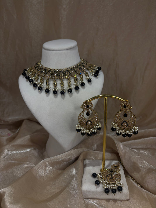 Black necklace set