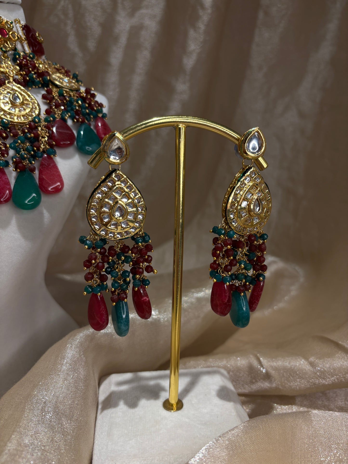 Maroon and green choker set