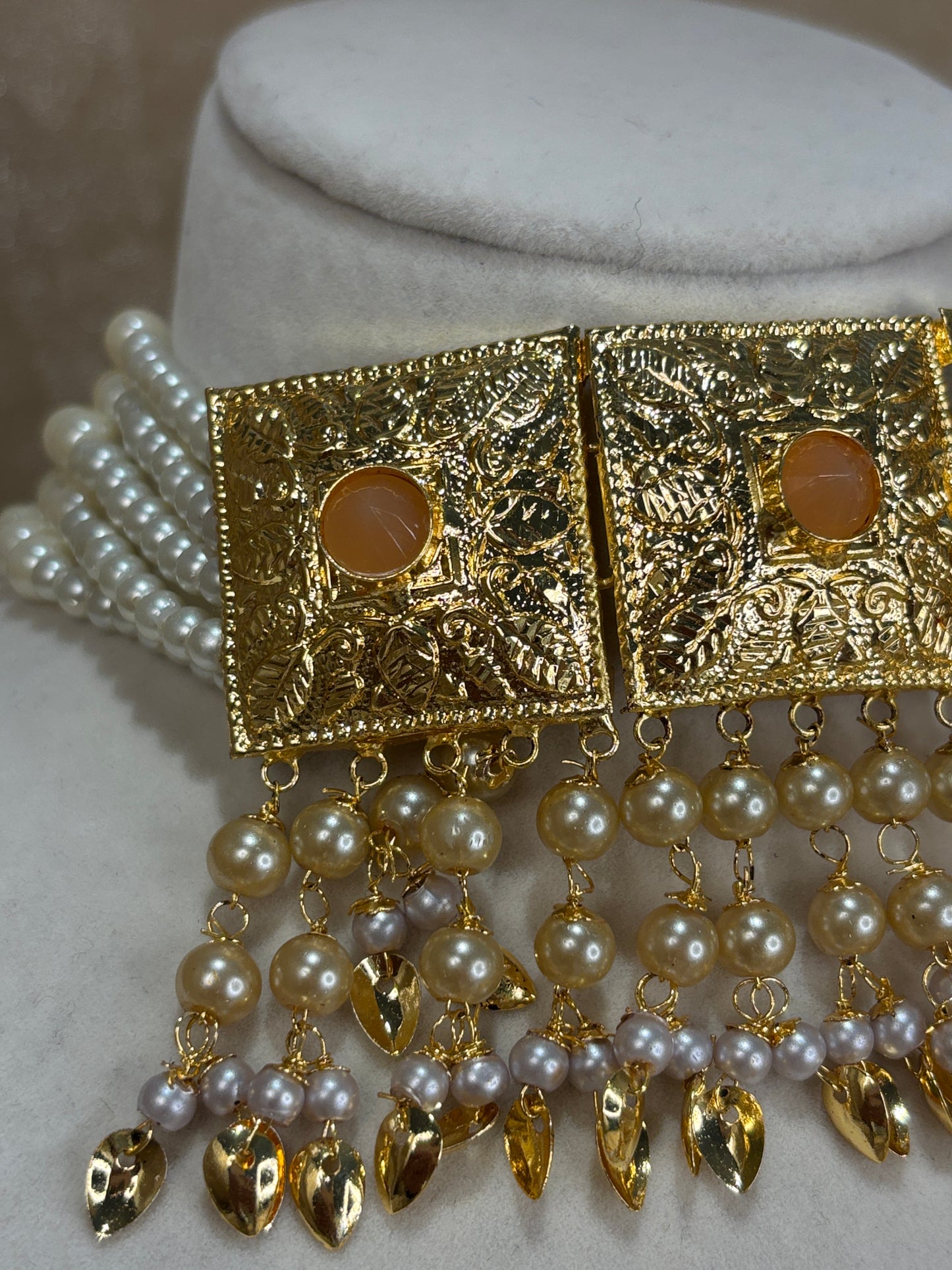 Light orange jadau choker set