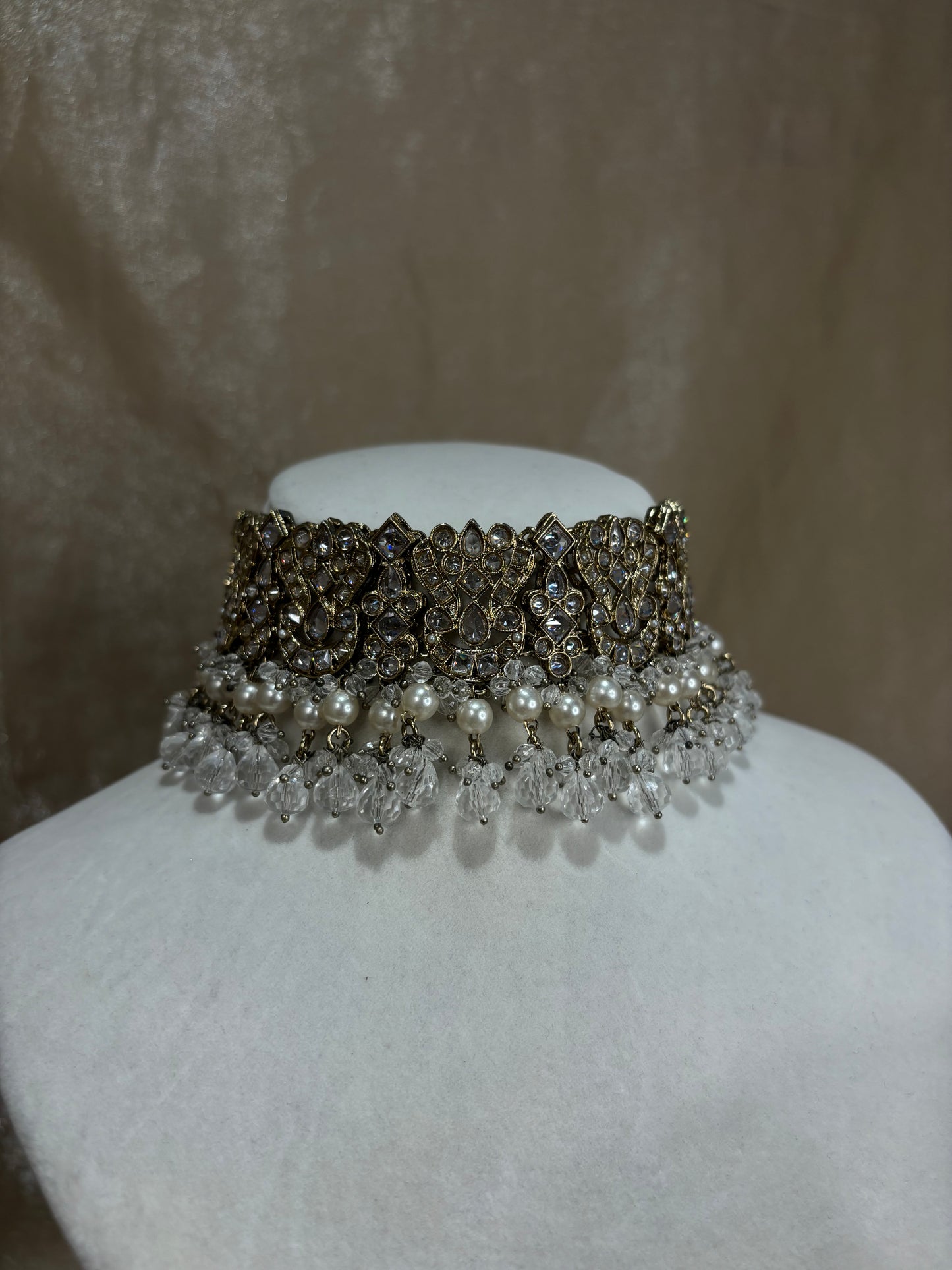 White choker set