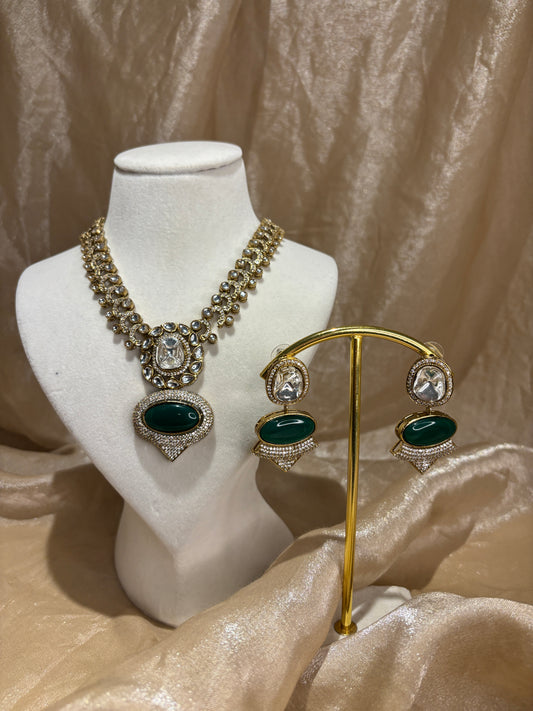 Emerald green necklace set