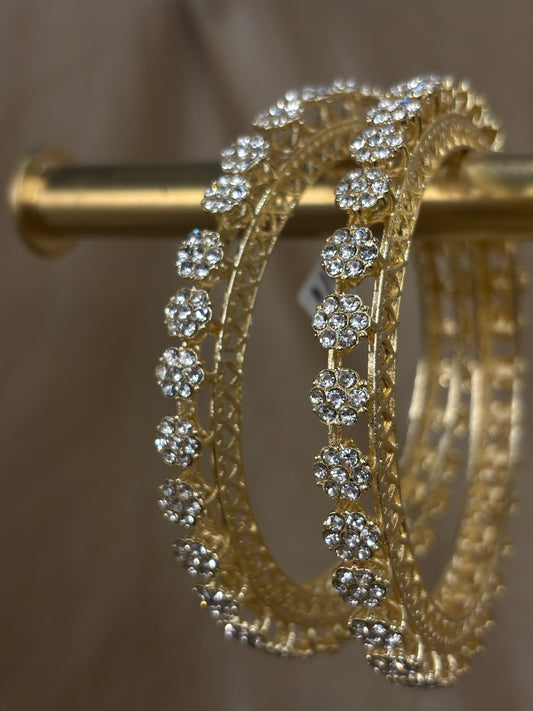 Gold flower detail kare