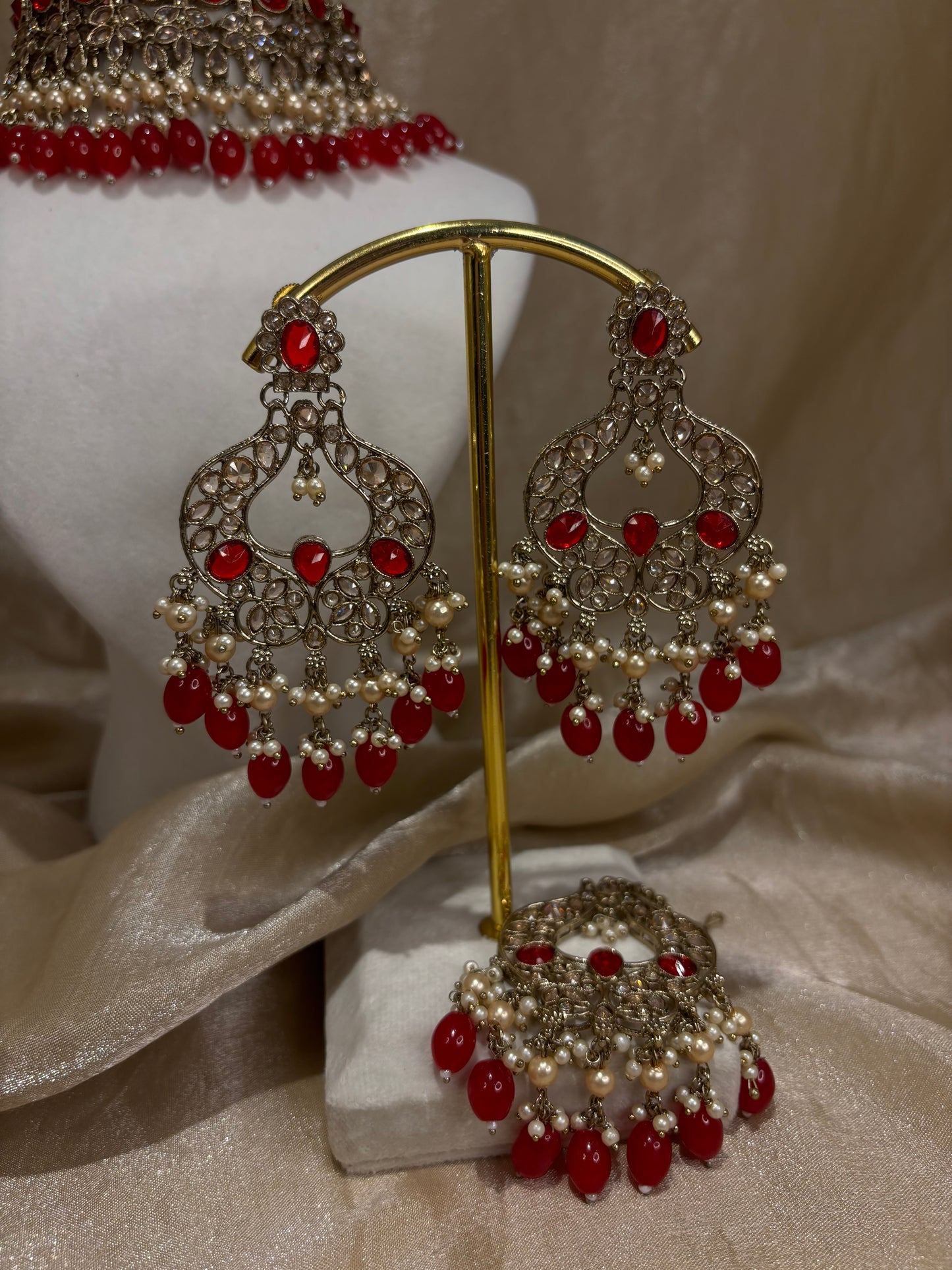 Red choker set