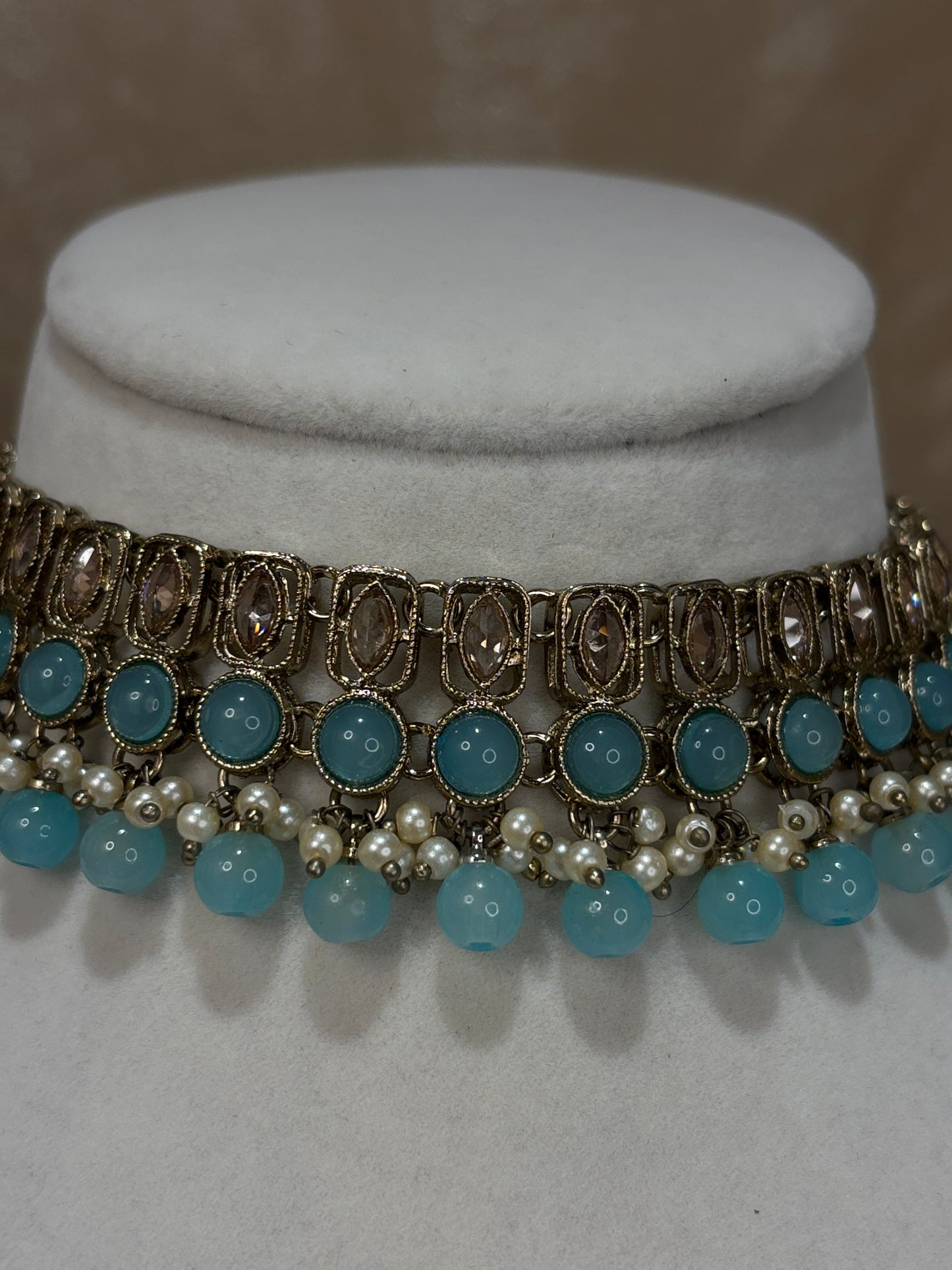 Light blue choker set