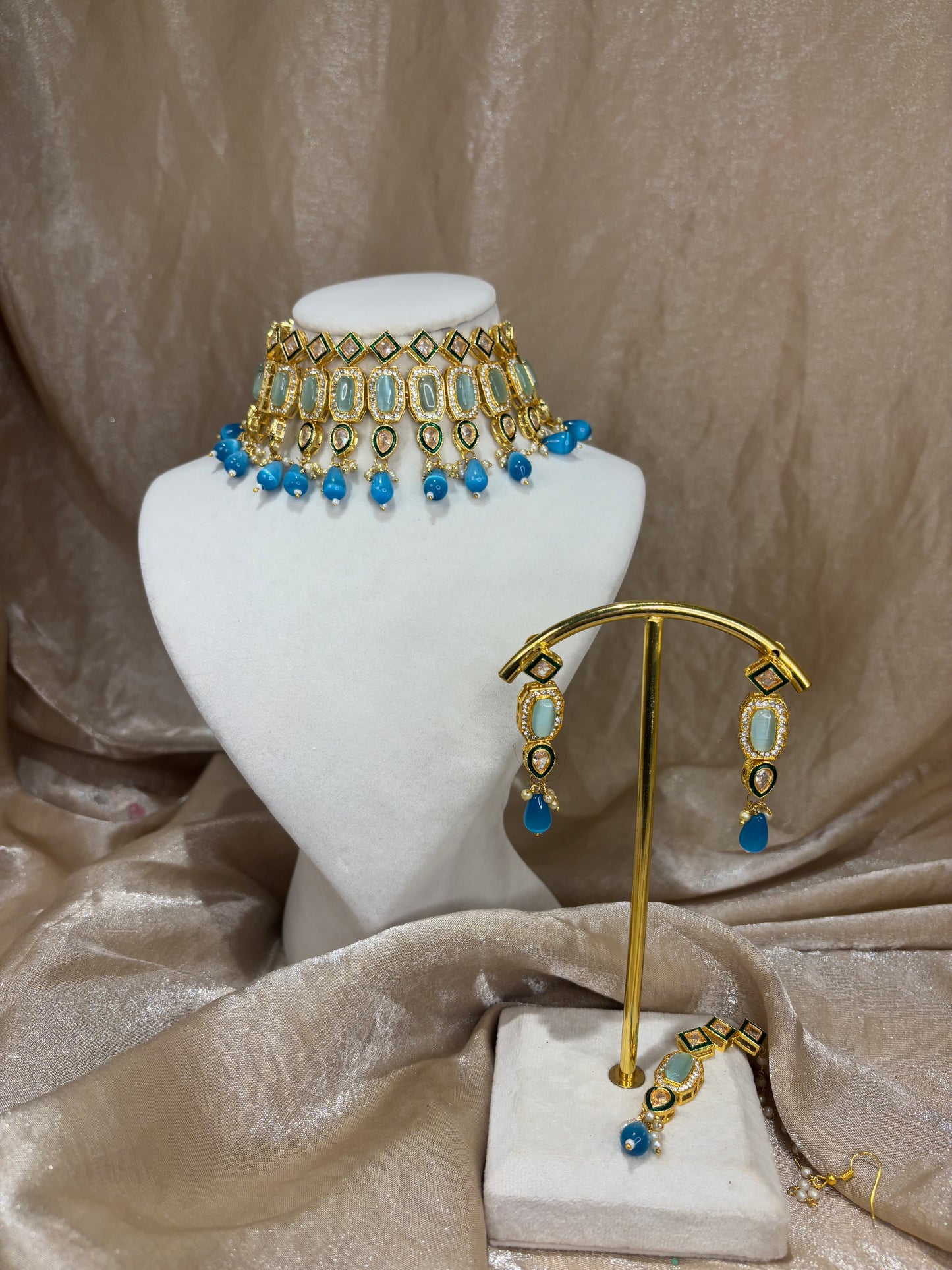 Blue choker set