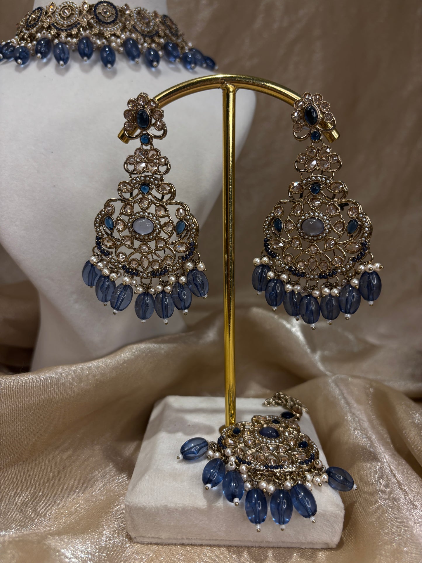 Blue choker set
